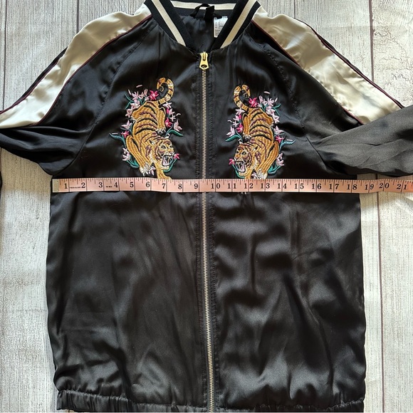 Tiger Zip Up - Picture 11 of 13